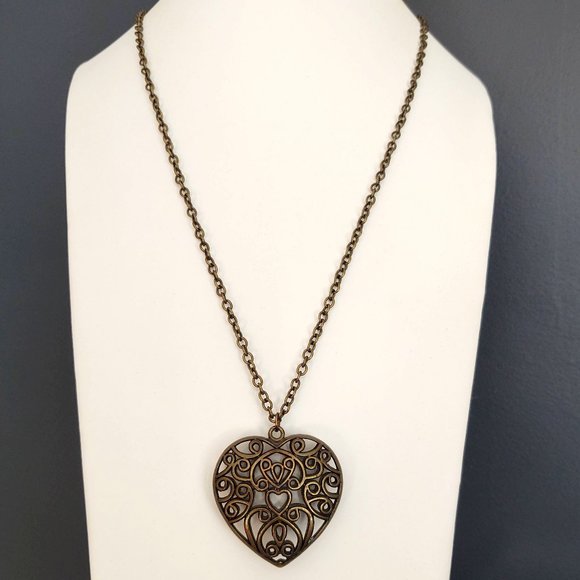 Jewelry - Long puff open work heart pendant necklace
